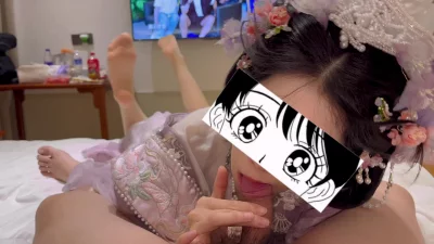 穿着汉服肉丝的小骚货疯狂舔食肉棒