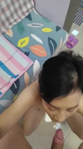 60岁的熟女阿姨真是风韵犹存，被我颜射